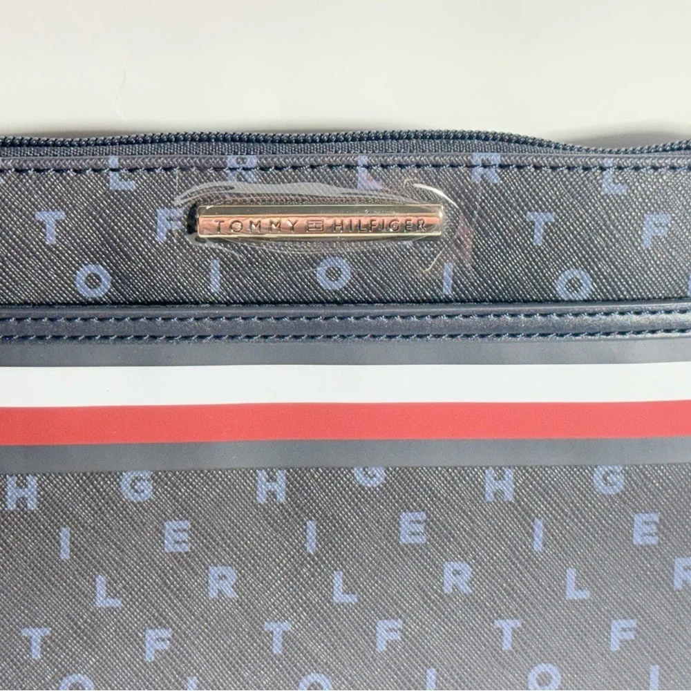 Tommy Hilfiger Signature Stripe Wristlet Navy Blue Wallet Clutch NWT